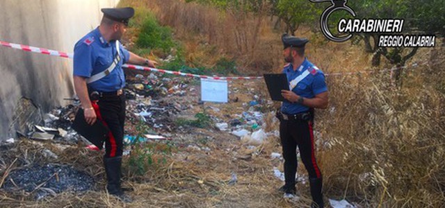 Tenta d'incendiare terreno, arrestato