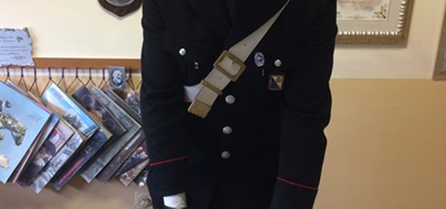 Aggrediscono giovane e poi carabinieri, padre arrestato e figlio minorenne denunciato