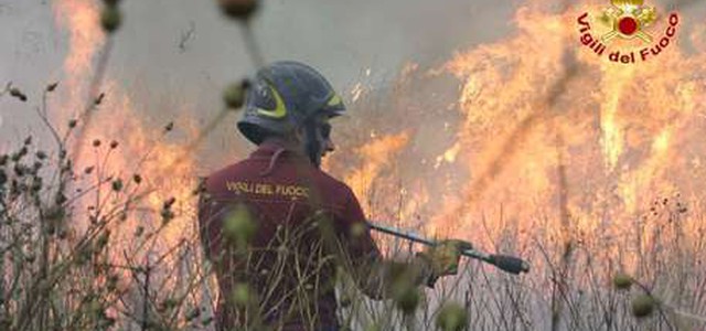 Fiamme in quartiere Gioia Tauro, disagi