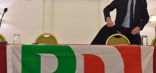Governo, tensione alle stelle nel Pd. Martina: 'Così rischiamo l'estinzione'