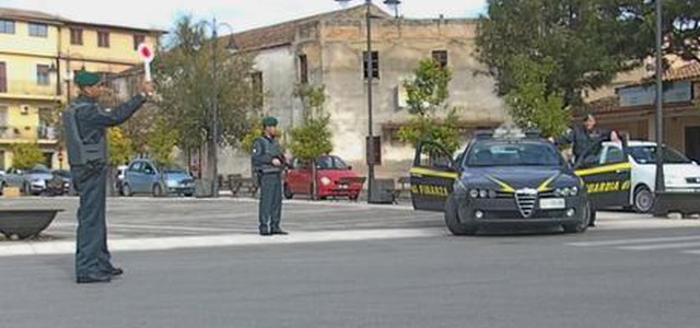 Sequestrate 905 mascherine, due denunce