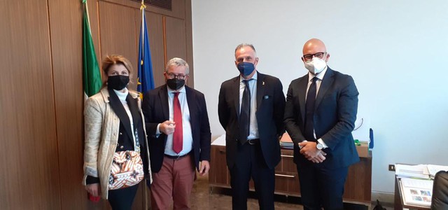 FLASH. Appena terminato incontro Balneari con Ministro Garavaglia.  La stagione estiva riparte il 15 maggio.