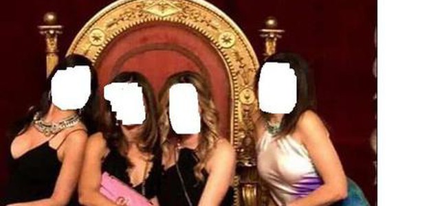 'Selfie in 4 su trono Palazzo Reale'