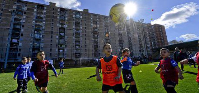 Torna il calcio a Scampia, stadio agibile con 10mila pneumatici riciclati