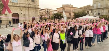 BORGIA SI TINGE DI ROSA PER SOSTENERE LA RICERCA CONTRO IL CANCRO