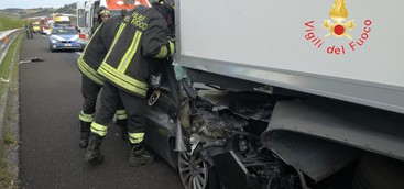 Flash - Incidente sulla A2 tra Falerna e Lamezia Terme, ferito grave (FOTO)