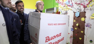 L'Us Catanzaro all'ospedale Pugliese: uova di Pasqua ai bambini