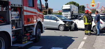 Incidente sulla statale 106, ferite lievemente due donne ed una bambina