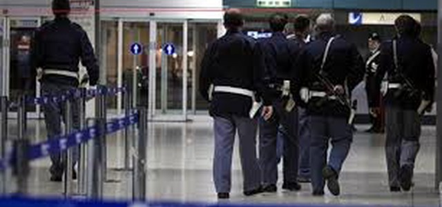 Truffatore informatico seriale denunciato dalla squadra di P.G. della Polizia di Frontiera di Lamezia Terme