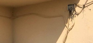 Disagi alle scuole elementari di Cantinella, cadono calcinacci e pezzi del solaio