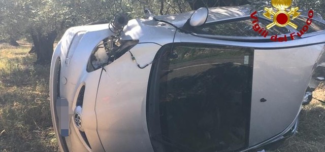 Perde il controllo e si ribalta, incidente sulla provinciale tra Feroleto Antico e Feroleto Scalo.