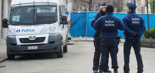 Bruxelles, fermata auto con bombole gas