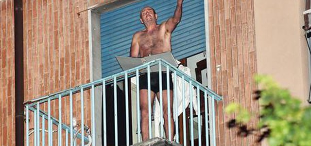 Calabrese barricato in casa minaccia di sparare in diretta Facebook, assedio finito dopo 22 ore