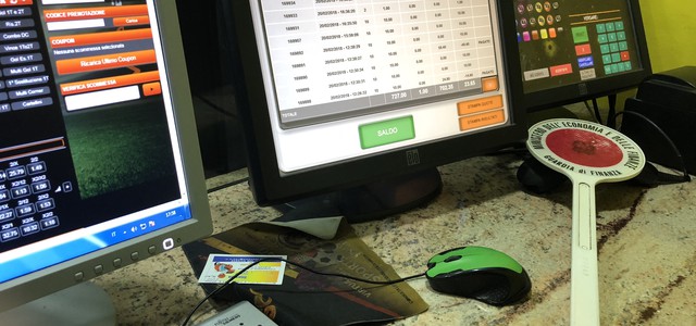 Controlli su gioco d'azzardo - Scommesse abusive in una sala giochi di Catanzaro Lido