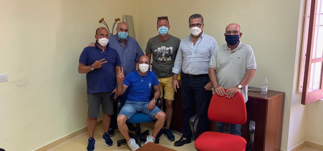 AMBIENTE , L’ASSESSORE CAVALLARO E IL CONSIGLIERE URSINO HANNO INCONTRATI CITTADINI CHE VOGLIONO COLLABORARE ALLA CURA DELLE AIUOLE NEL RISPETTO DEL REGOLE