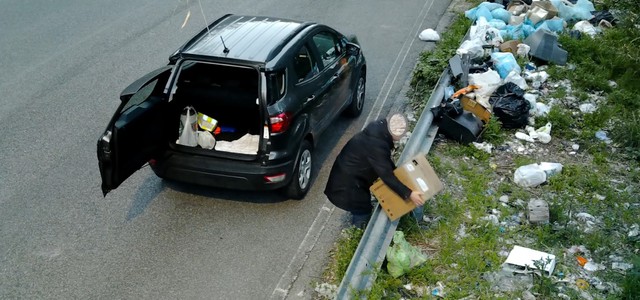 Rifiuti - Le fototrappole inchiodano un altro trasgressore