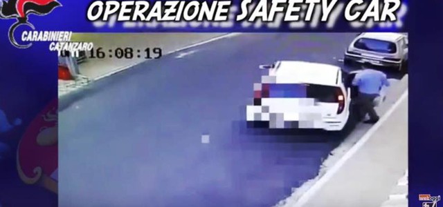 Furti d'auto a Catanzaro, filmati i criminali in azione: i nomi dei fermati (VIDEO)