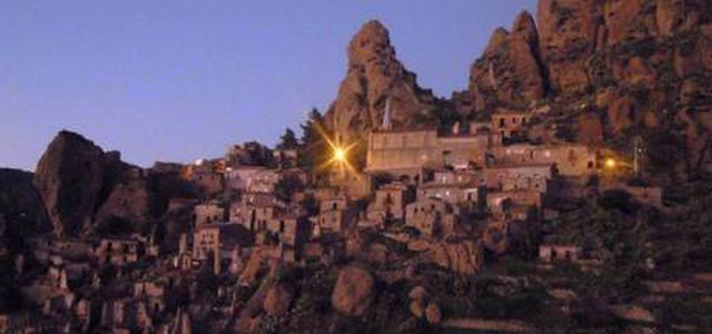 Pentedattilo "by night" è foto più amata