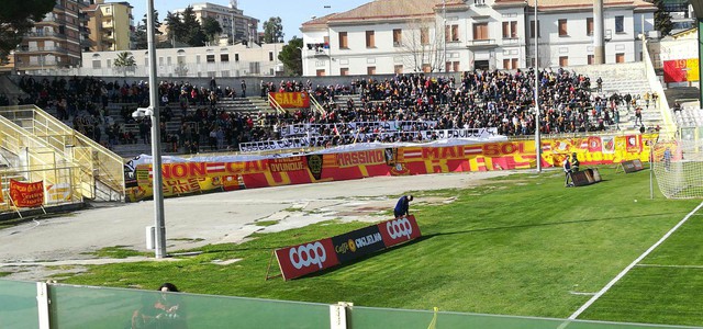 Catanzaro-Trapani, il Ceravolo ricorda Davide Astori (VIDEO)