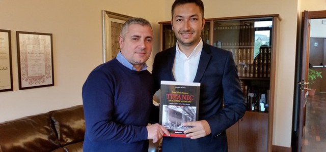 Un libro sulla storia del Titanic donato alla città di Catanzaro