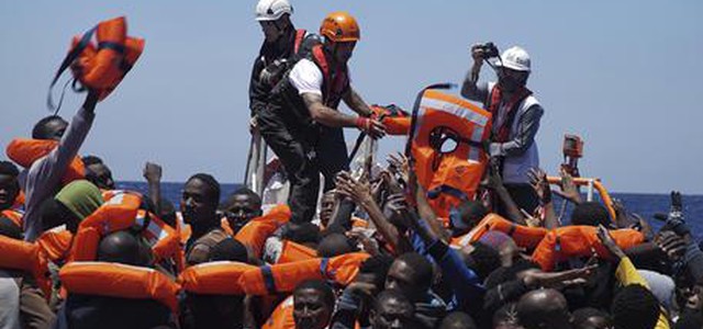 Migranti, Gentiloni a Juncker: serve maggior sforzo Ue