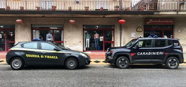 Sequestrati addobbi e uova pasquali pericolose