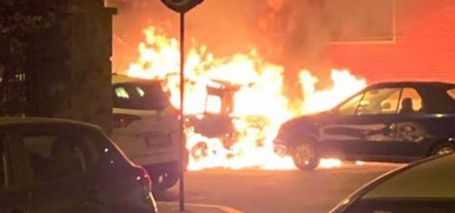 Auto incendiate in pieno centro a Tropea