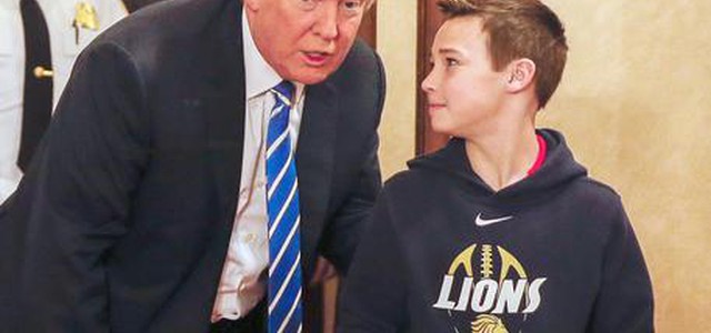 Trump a sorpresa tra gli studenti in tour alla Casa Bianca