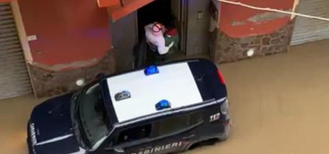 Maltempo a Crotone - Continuano le attività di soccorso dei carabinieri