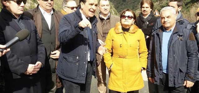 Erogati fondi per messa in sicurezza Sp 25, Bruno consegna copia decreto al Prefetto Latella