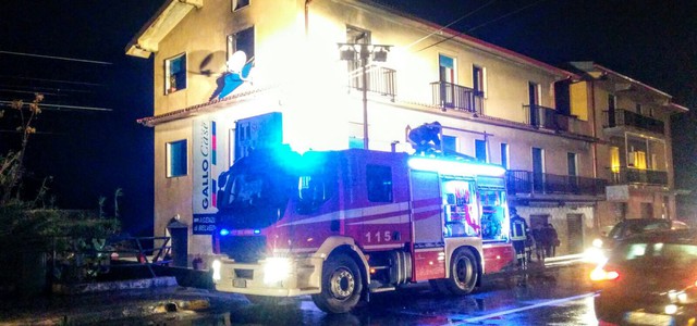 Fiamme in appartamento nel cosentino