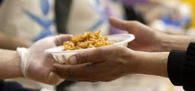 Povertà: Per Natale 4 milioni di persone alle mense per mangiare