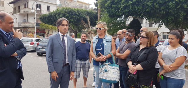 Falcomatà in piazza con lavoratori Call&Call