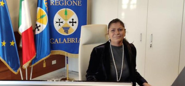 Covid19 - Nuova ordinanza della Santelli: mascherine obbligatorie sia al chiuso che all'aperto H24