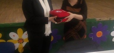 L'associazione "Universo Minori" ha donato un defibrillatore all'Istituto Comprensivo Mater Domini 