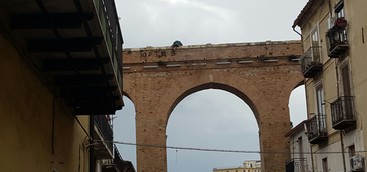 CENTRO STORICO DI CORIGLIANO, RIPULITO PONTE CANALE  