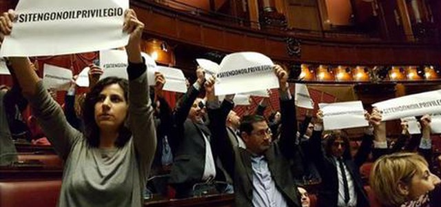 Camera, 19 deputati M5S sospesi per 15 giorni
