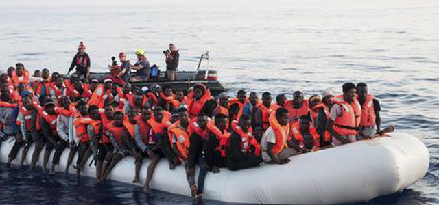 Naufragio in Libia: morti tre bimbi di un anno, 100 migranti dispersi