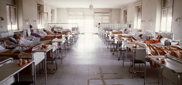 Medico comunica decesso di un paziente ai parenti, malmenato