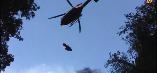 Escursionista finisce nella gola di un torrente, salvata dai vigili del fuoco