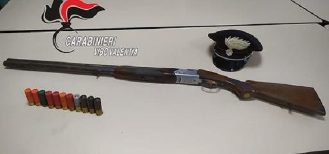Nascondevano fucile e munizioni in un terreno, due arresti