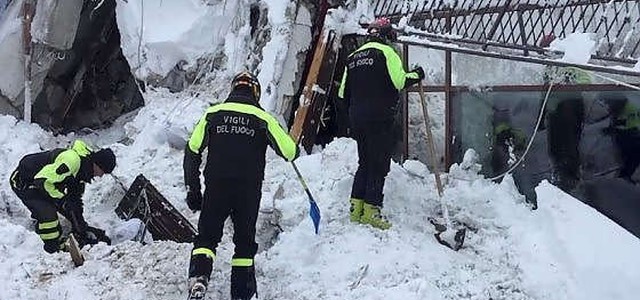 Hotel Rigopiano, si continua a scavare alla ricerca di superstiti
