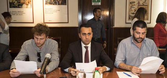 Di Maio incontra i rider: 'Simbolo di una generazione abbandonata'