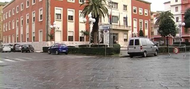 Gay respinti in Calabria, il sindaco di Crotone li invita