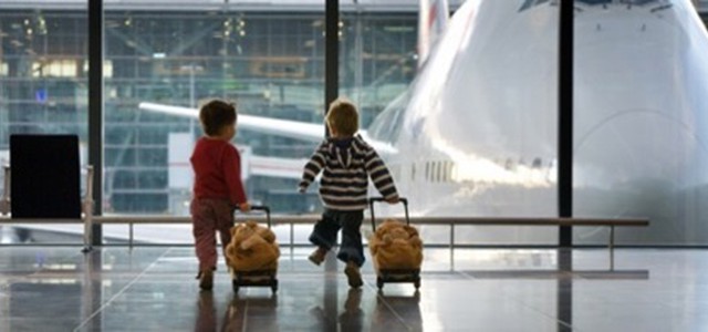 Minori in viaggio: la richiesta della dichiarazione di accompagnamento è anche online