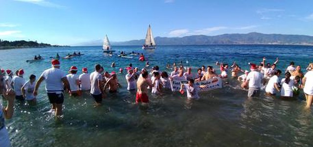 In Calabria Capodanno con tuffo in mare