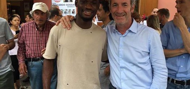 Zaia insultato su Facebook per la foto con un calciatore di colore