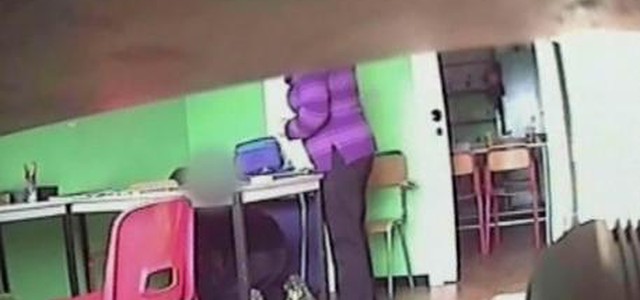 Video a scuola, studente insulta prof