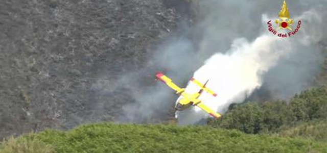 Ancora incendi in Calabria, 22 attivi