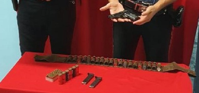 Detiene armi illegalmente, arrestato 71enne